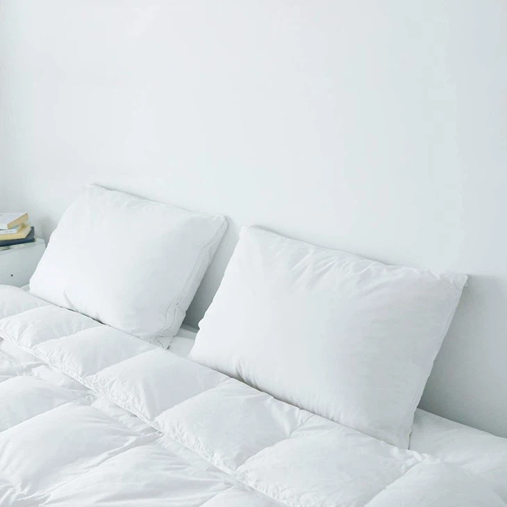 30% White Duck Down Pillow 30% White Duck Down Pillow